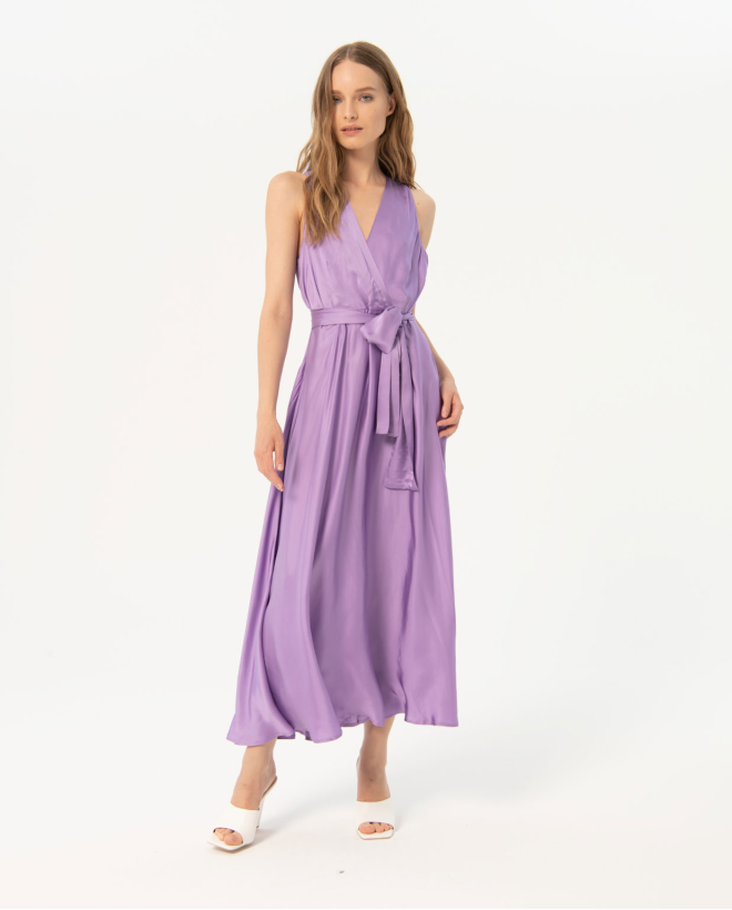 Vestido satinado largo y cruzado liso Lila