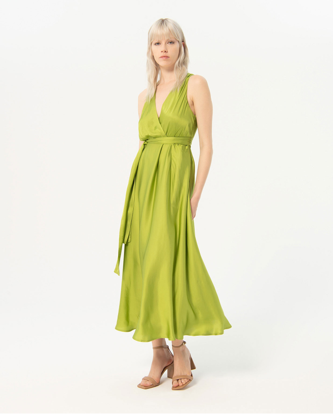 Vestido satinado largo y cruzado liso Verde