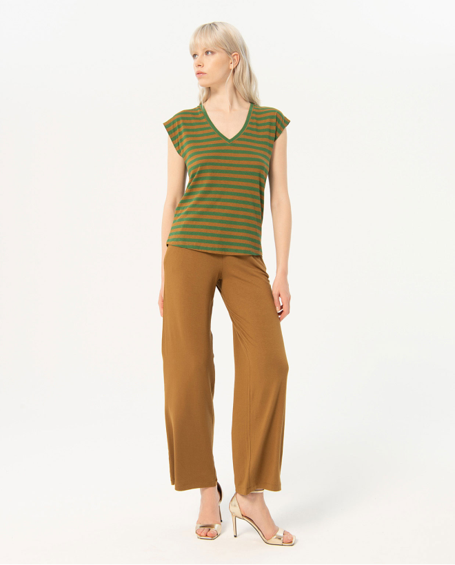 Camiseta algodón cuello V a rayas Kaki