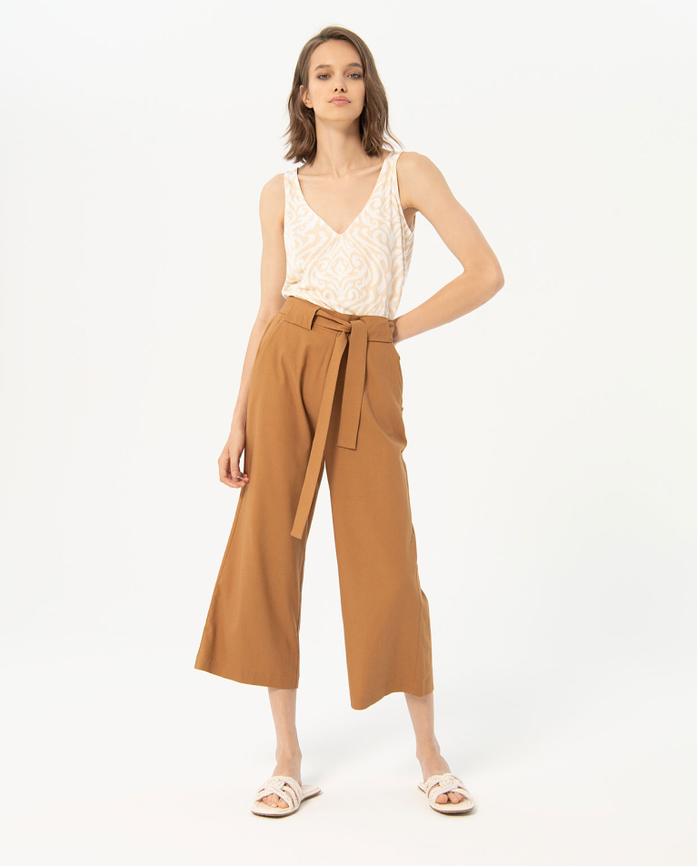 Pantalón cropped ancho y recto liso Camel Claro