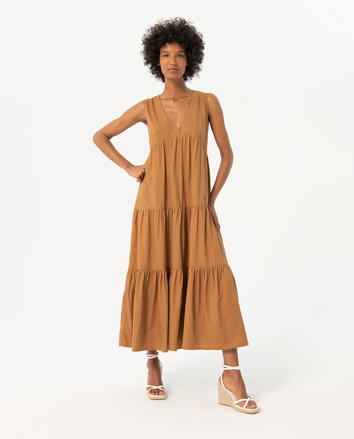 Vestido largo con volantes sin mangas Camel Claro