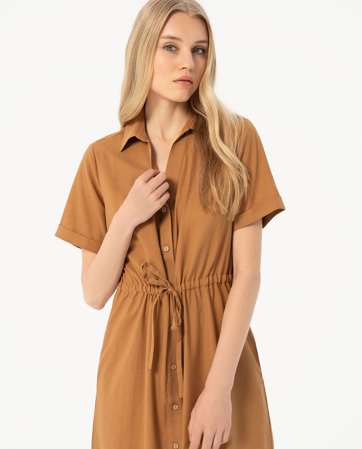 Vestido midi camisero con cinturón liso Camel Claro