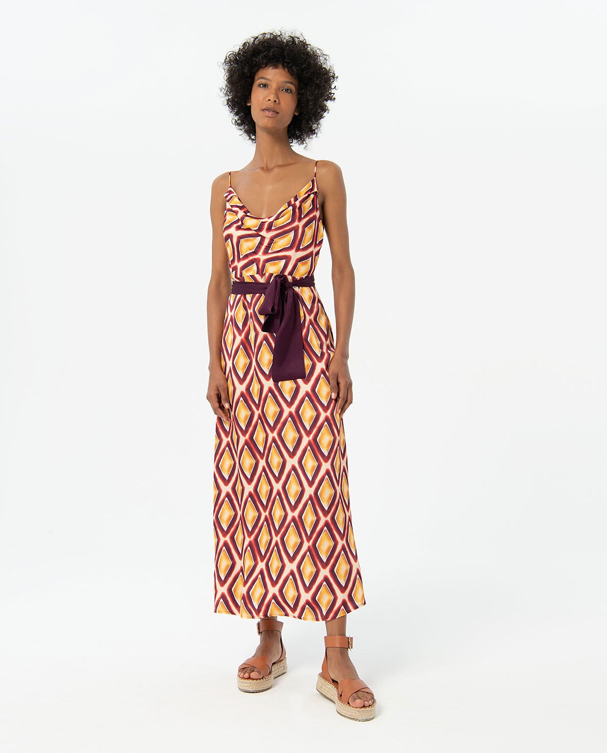 Vestido largo satinado estampado Granate