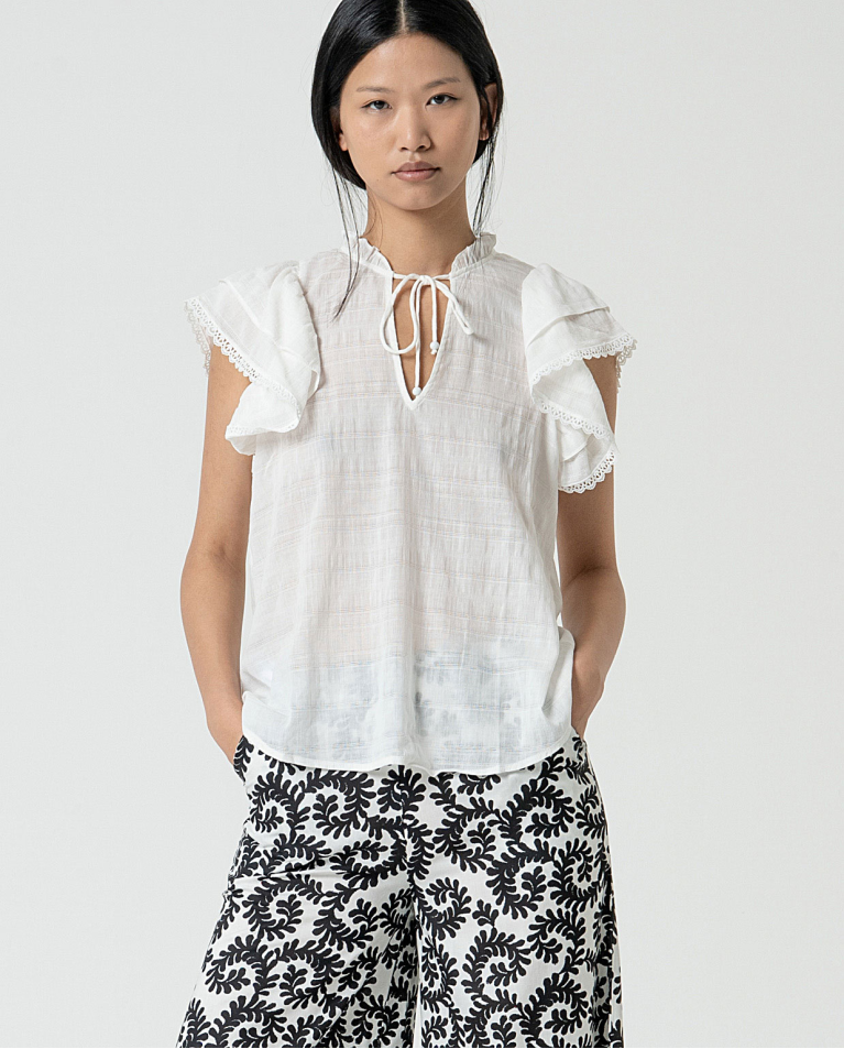 MU:Top with ruffles White