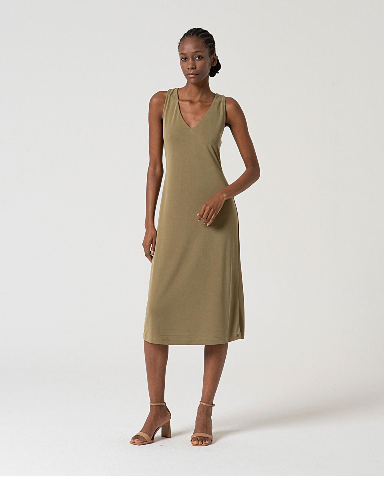 MU: Vestido tirantes escote pico Kaki