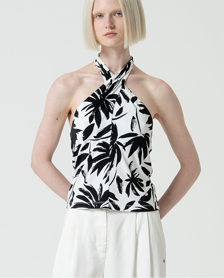 MU: Top cuello halter Negro