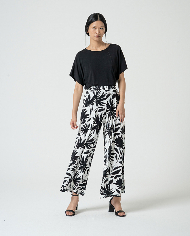 MU:Calça larga Preto