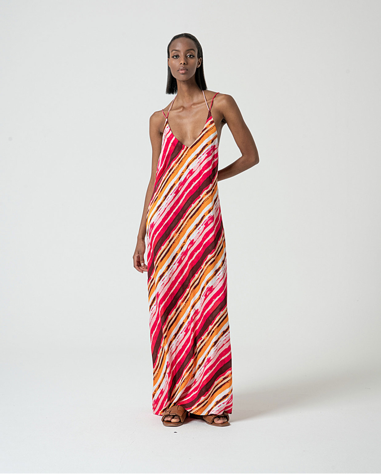 MU: Vestido de tirantes finos y escote en V Fucsia