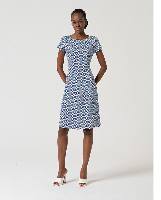 MU: Vestido midi con vuelo...