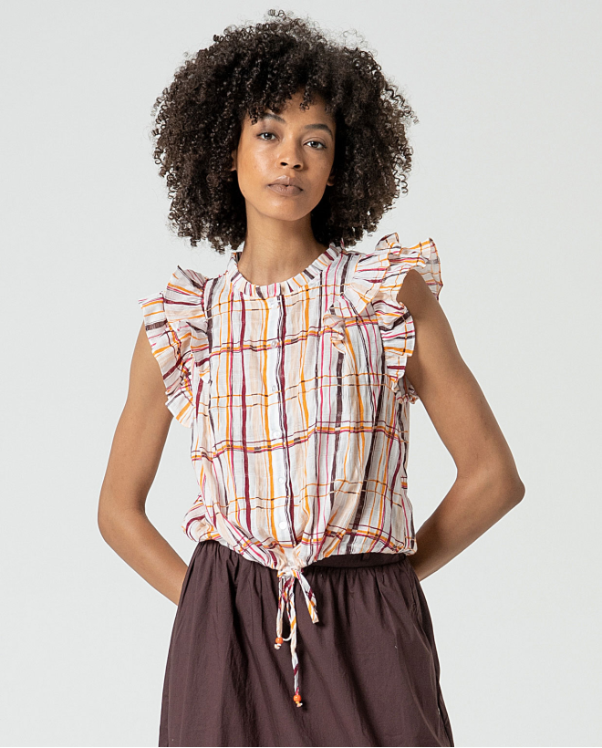 MU:Blouse with ruffles on...