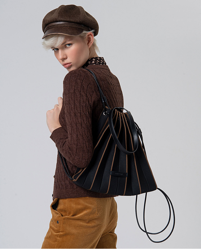 Bolso-mochila de punto con neceser Negro