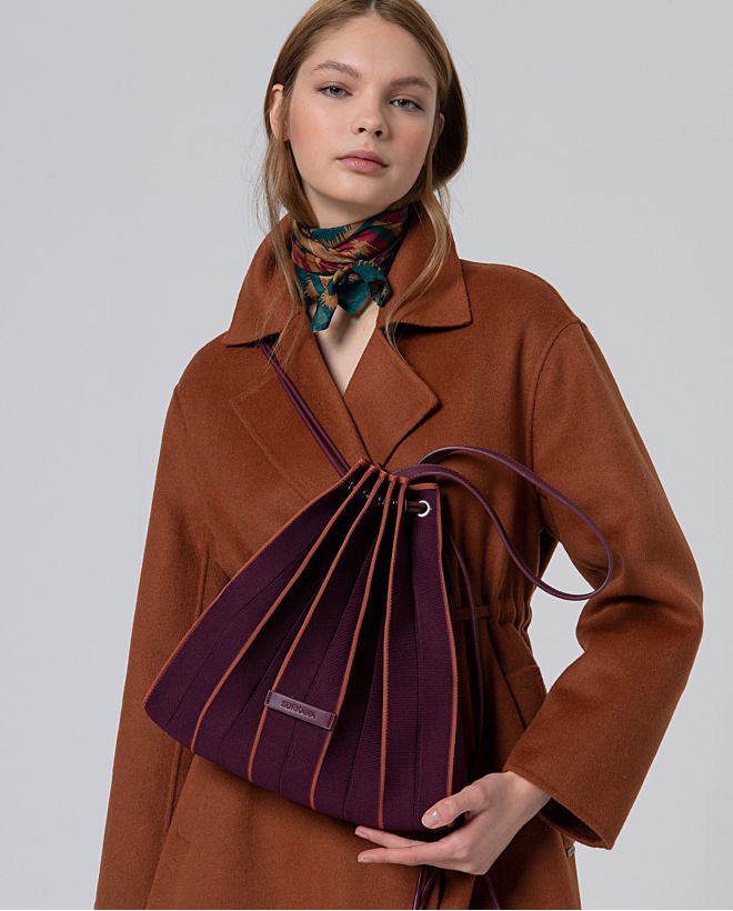 Bolso-mochila de punto con neceser Marrón