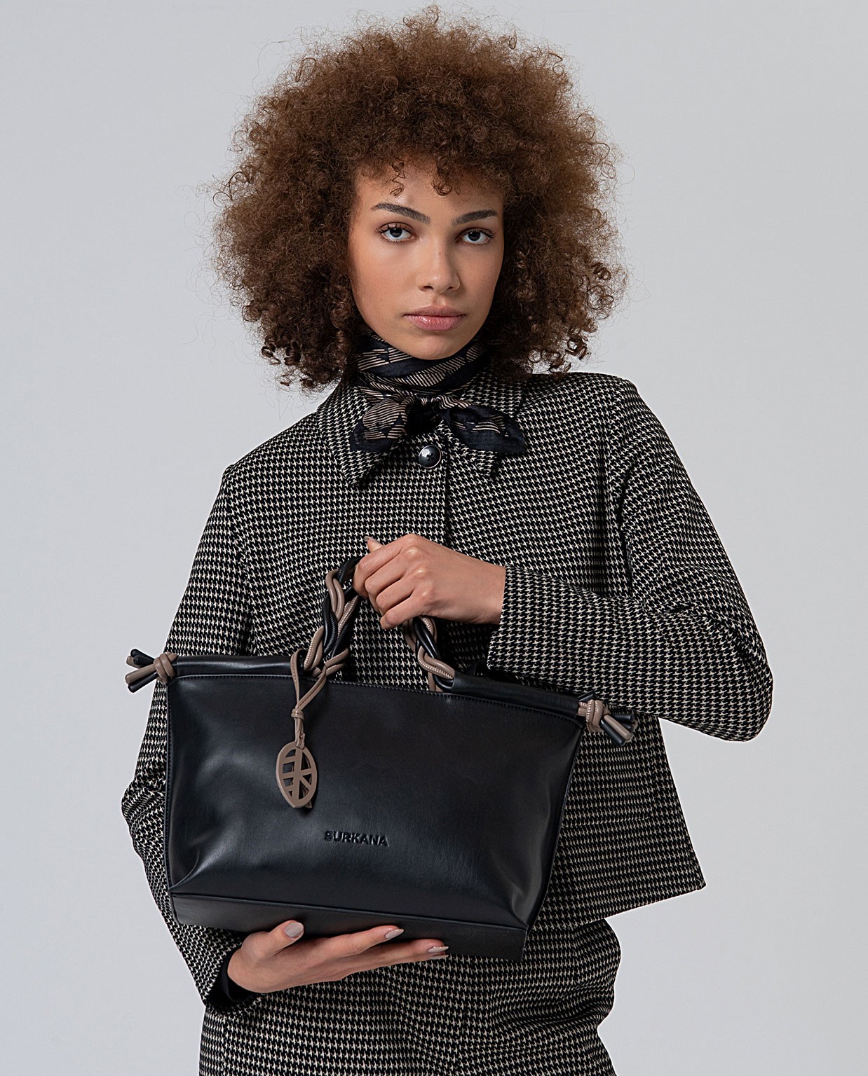 Bolso de mano con doble asa bicolor Negro