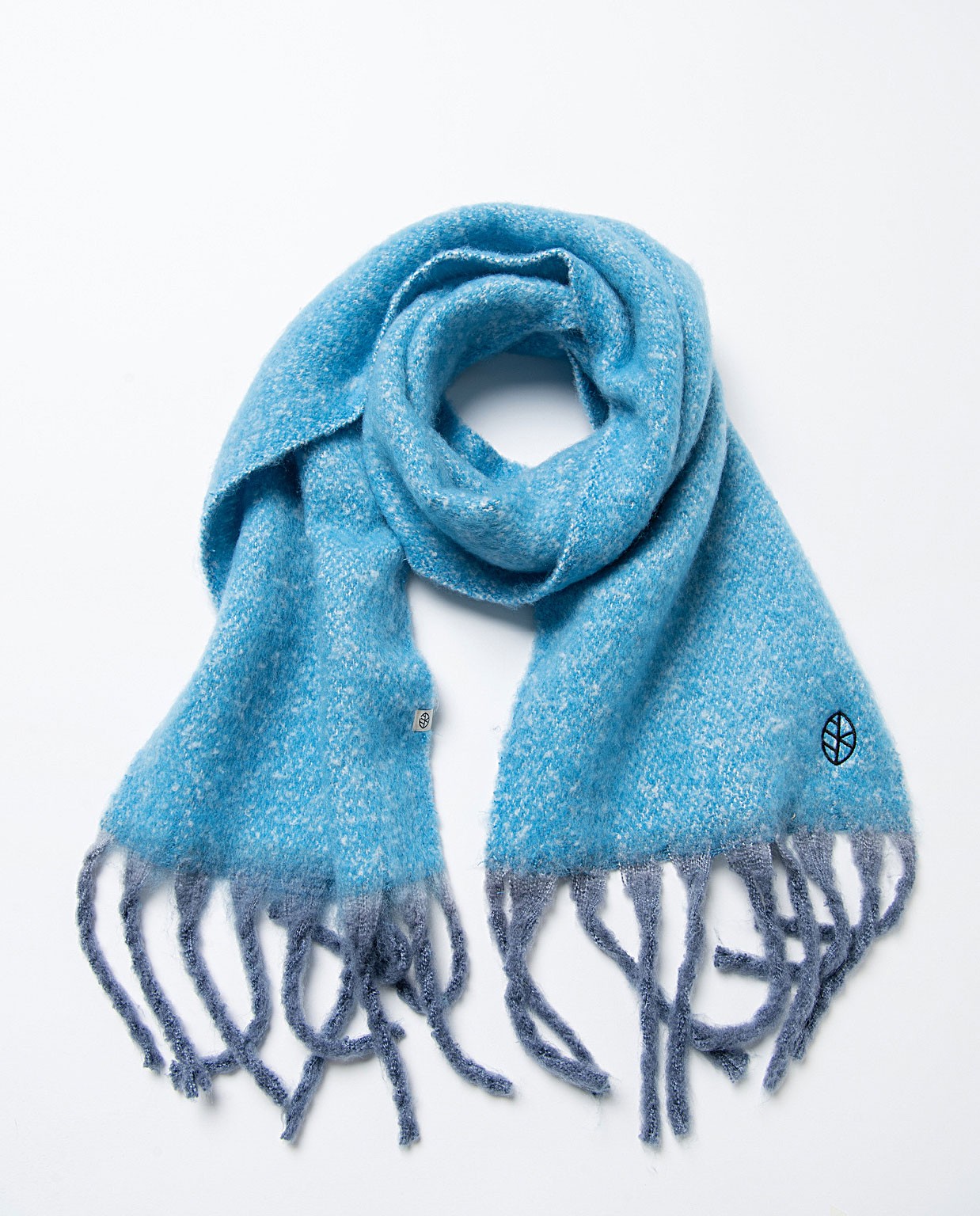 Flat and fluffy scarf with bangs Blue