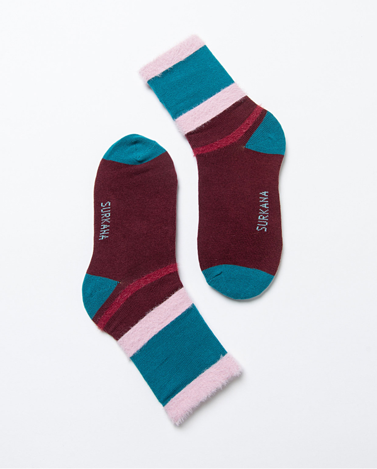 Medium jacquard socks with fur detail. Maroon