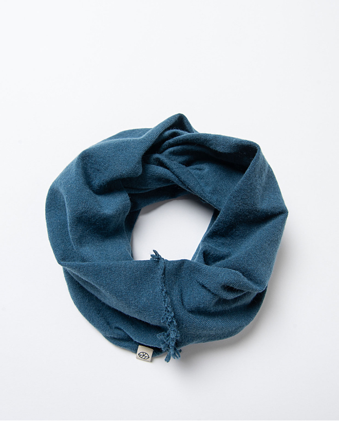 Cuello liso con mezcla de lana Azul