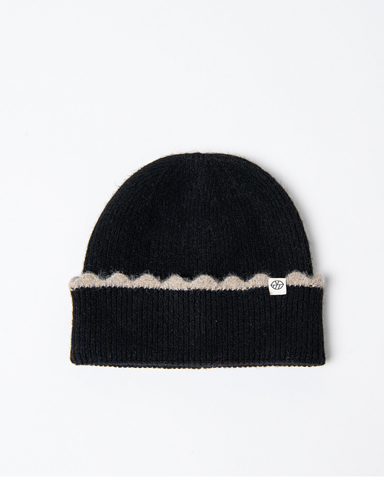 Knitted beanie with contrasting details Black
