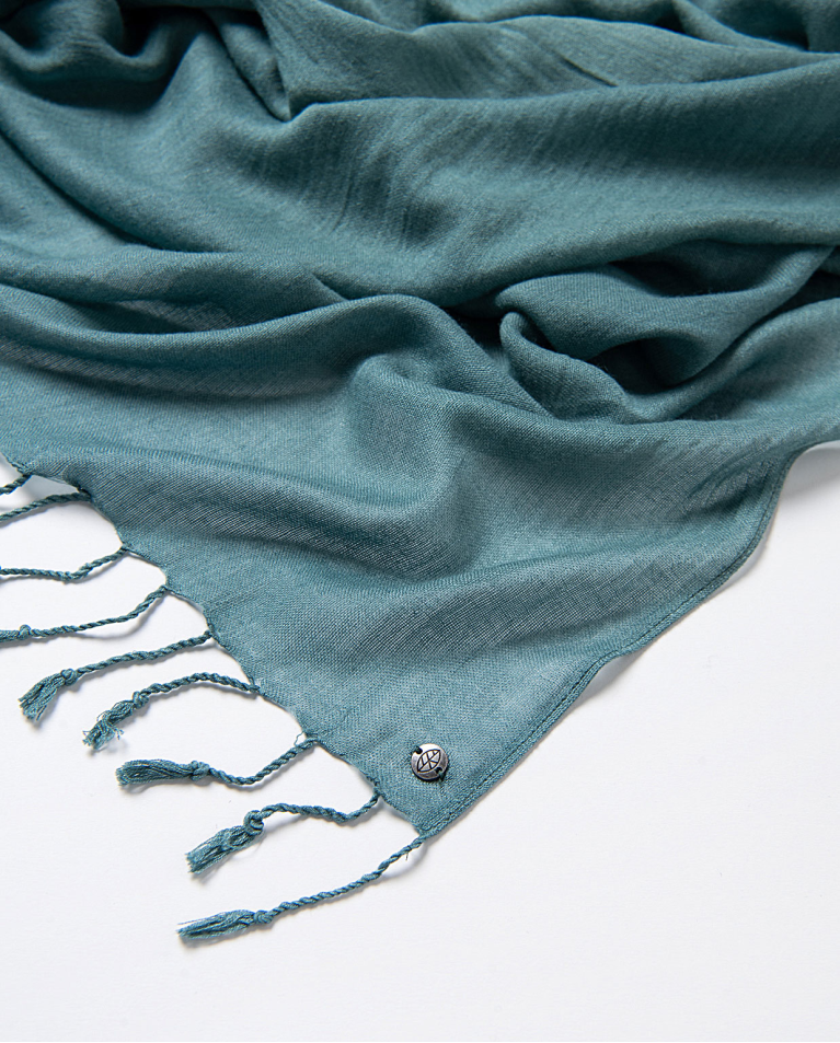 Pañuelo de modal y lana con flecos Azul petróleo
