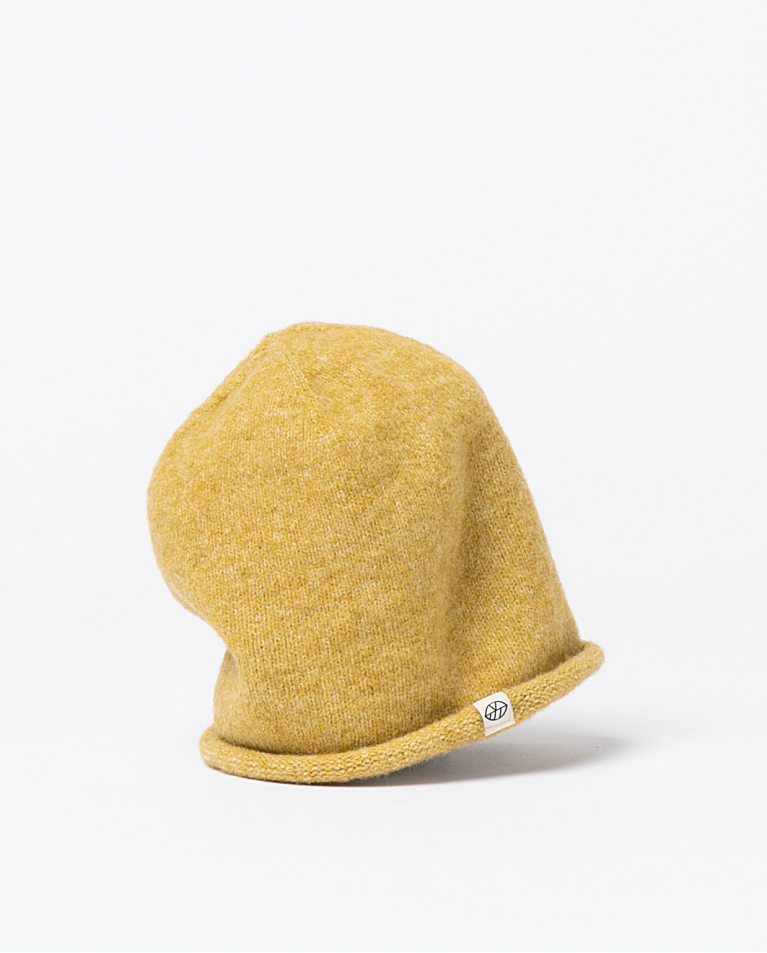 Plain tricot beanie with a twist Mustard