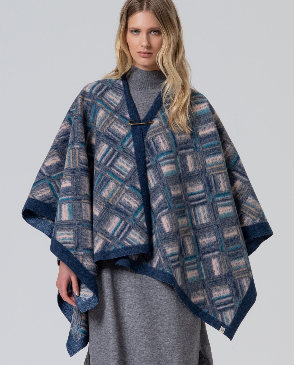 Jacquard poncho with safety pin Blue