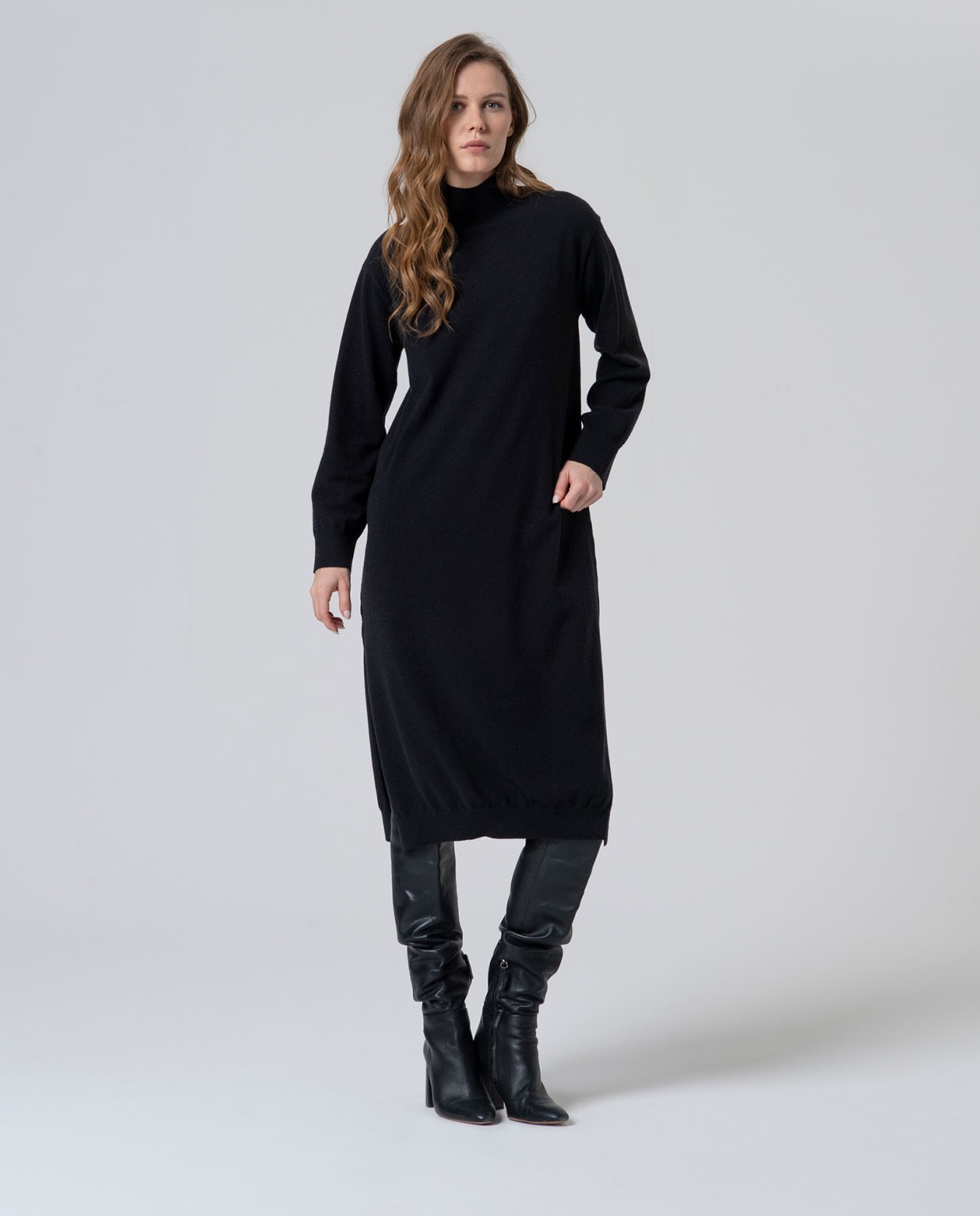 Vestido midi oversize con abertura Negro
