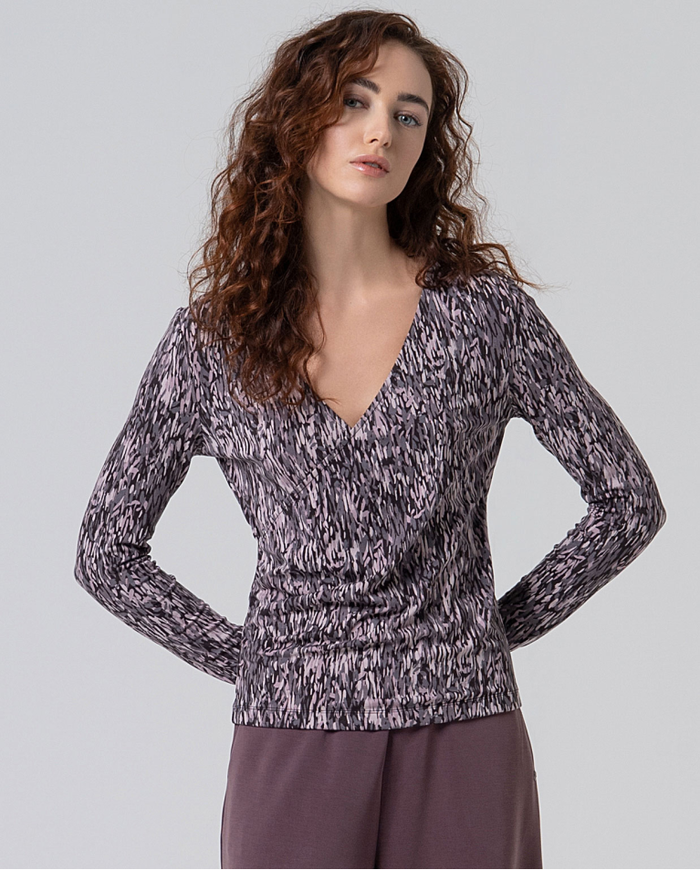 Camiseta escote pico cruzado Gris