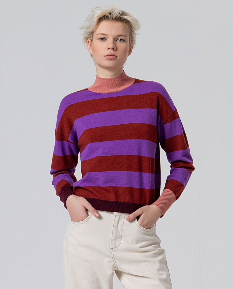 Jersey cuello alto a rayas Morado