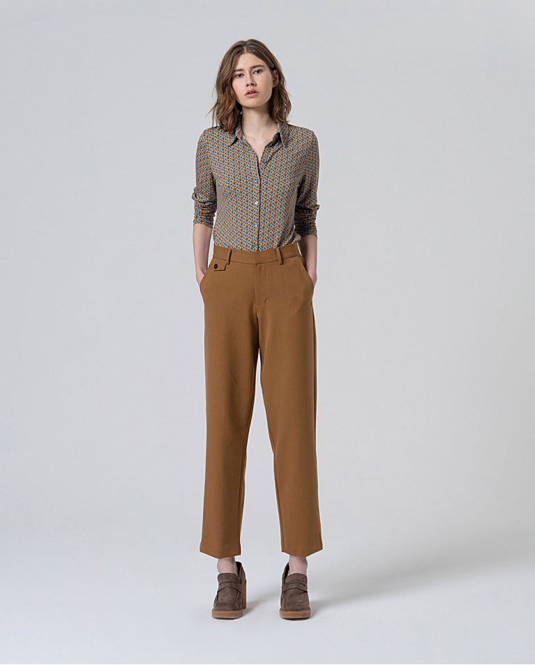 Pantalón recto sastre con bolsillos Camel