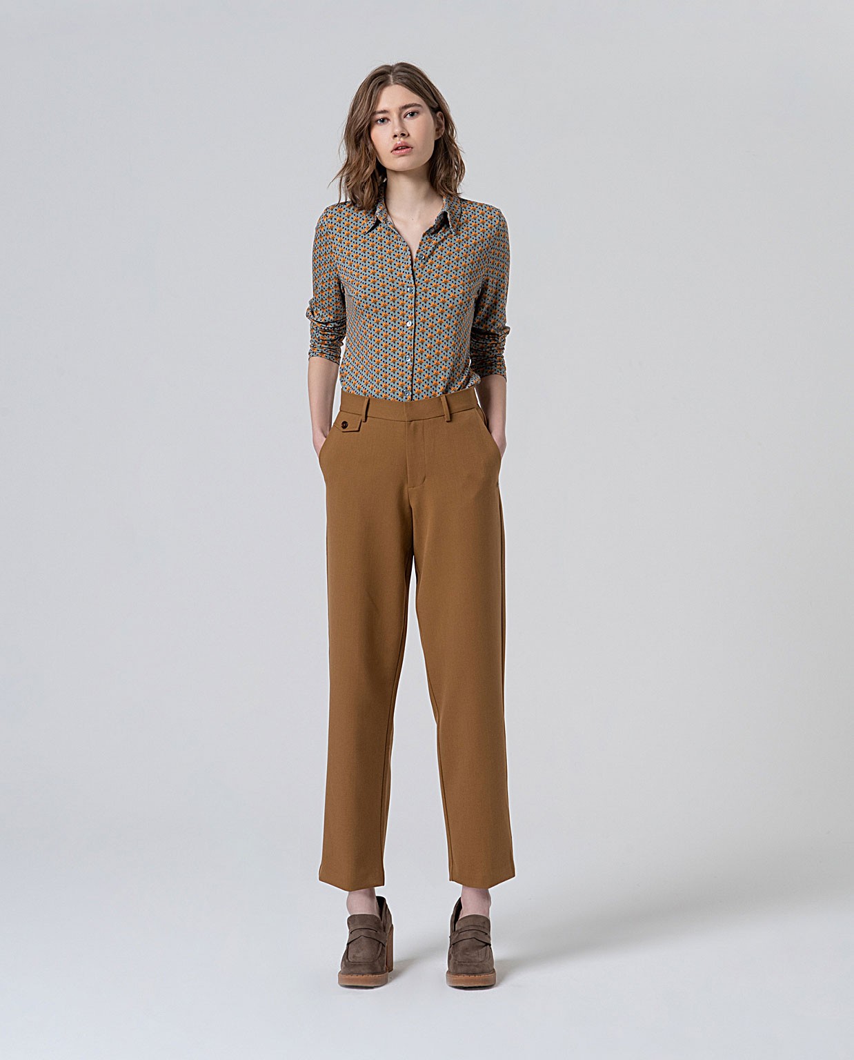 Pantalón recto sastre con bolsillos Camel