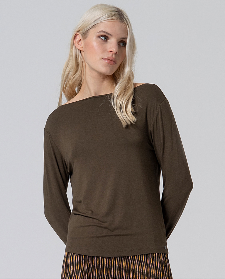Camiseta escote barco de viscosa bambú Kaki Oscuro