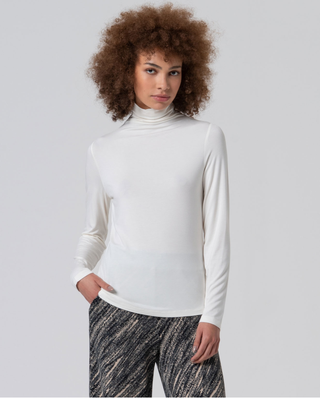 Camiseta cuello alto de viscosa bambú Crudo