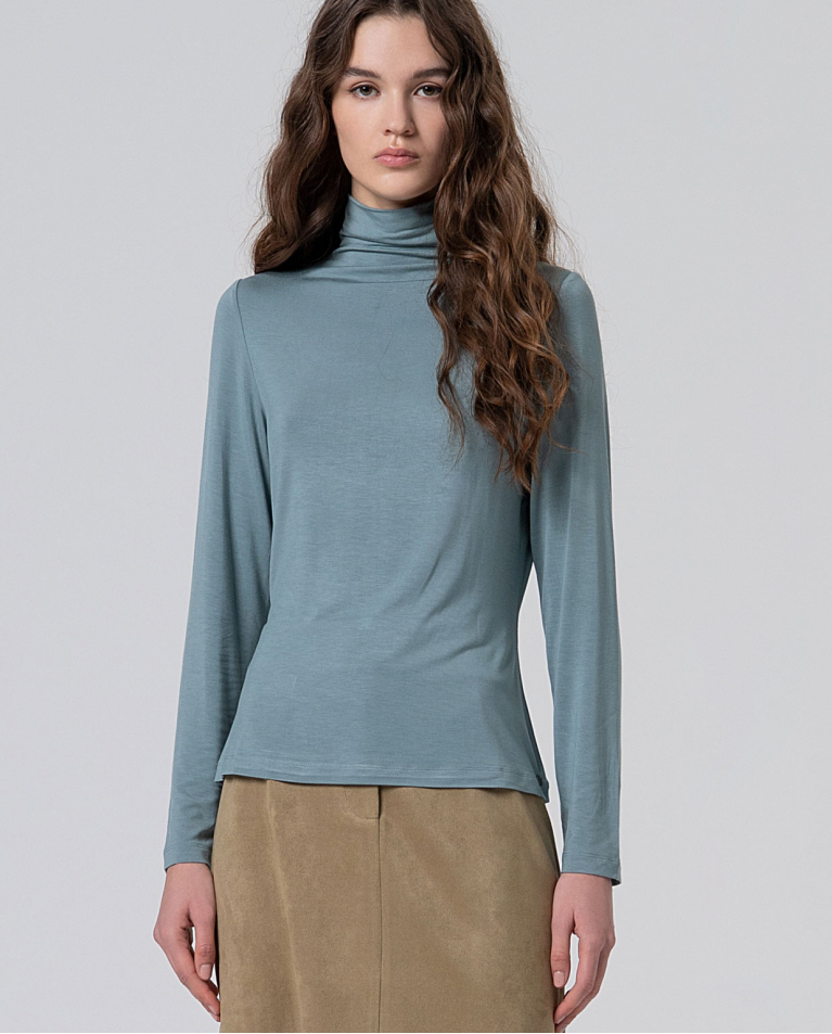 Camiseta cuello alto de viscosa bambú Azul celeste