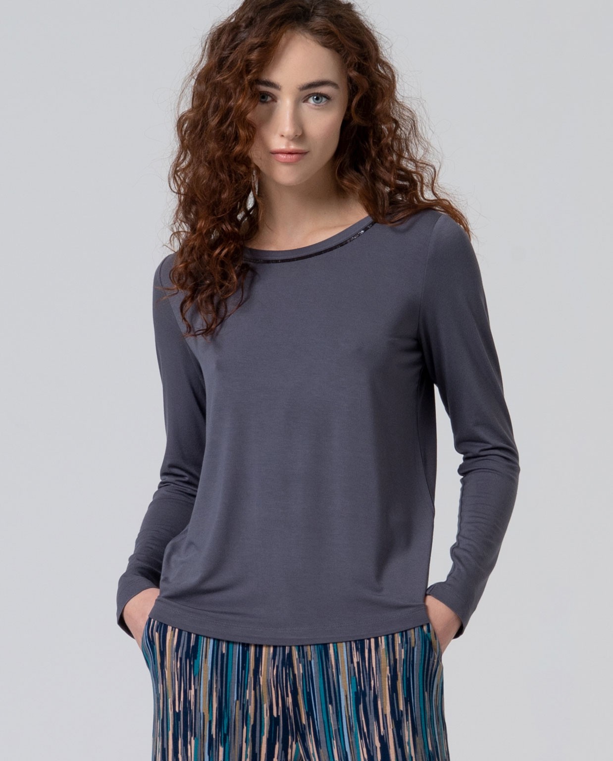 Camiseta cuello redondo de viscosa bambú Gris oscuro