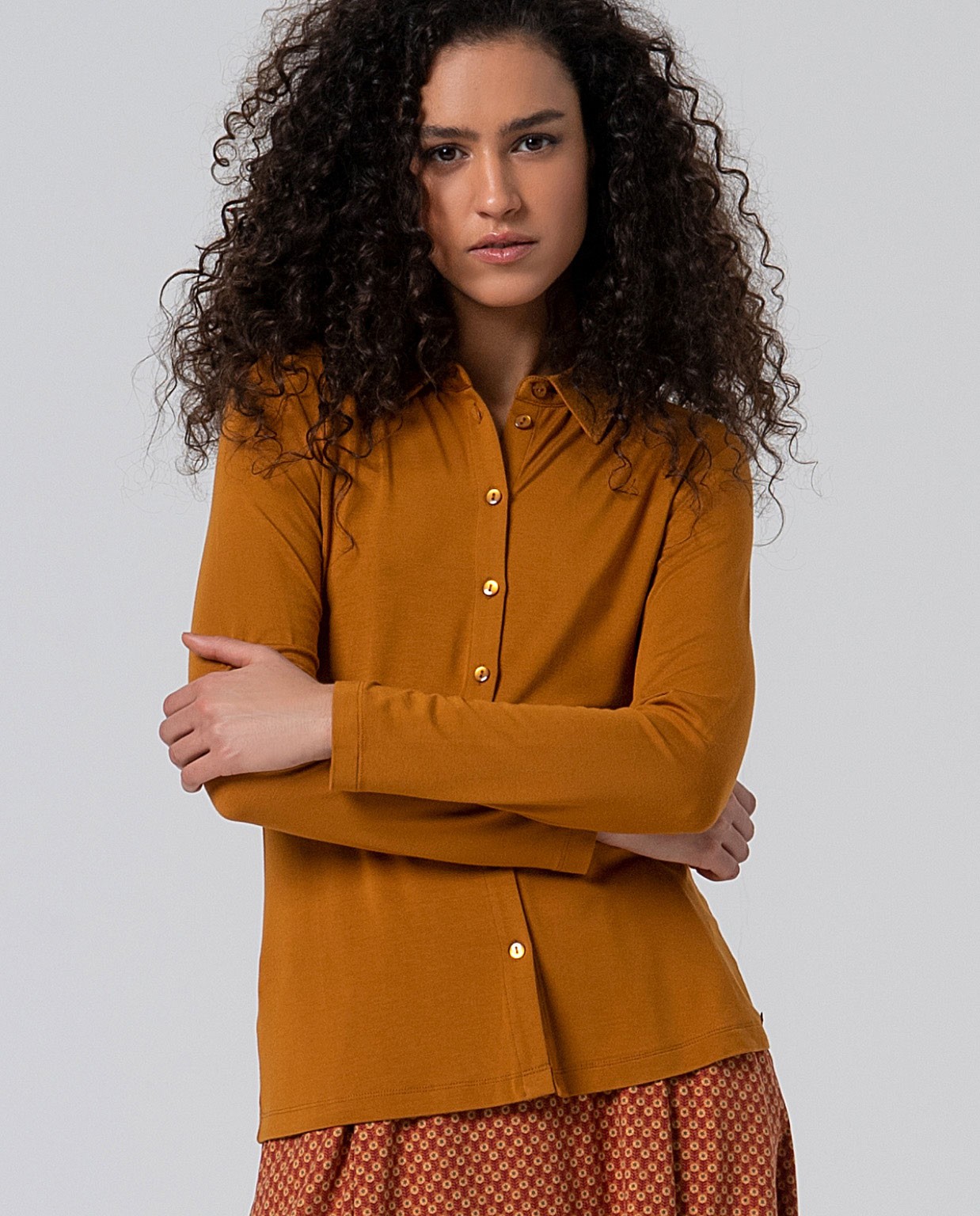 Camisa elástica y suave de bambú Ocre