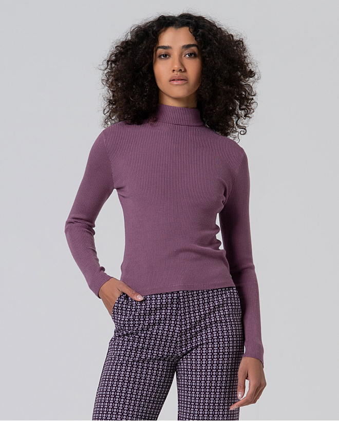 Jersey de canalé con cuello alto Malva Empolva