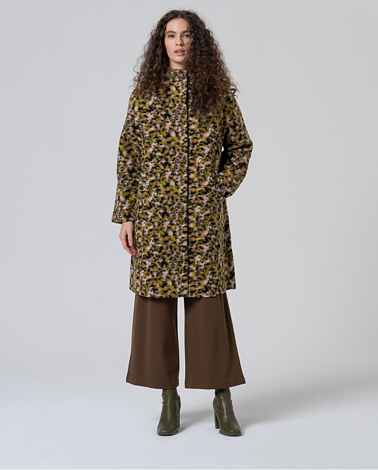 Abrigo con estampado animal print Verde