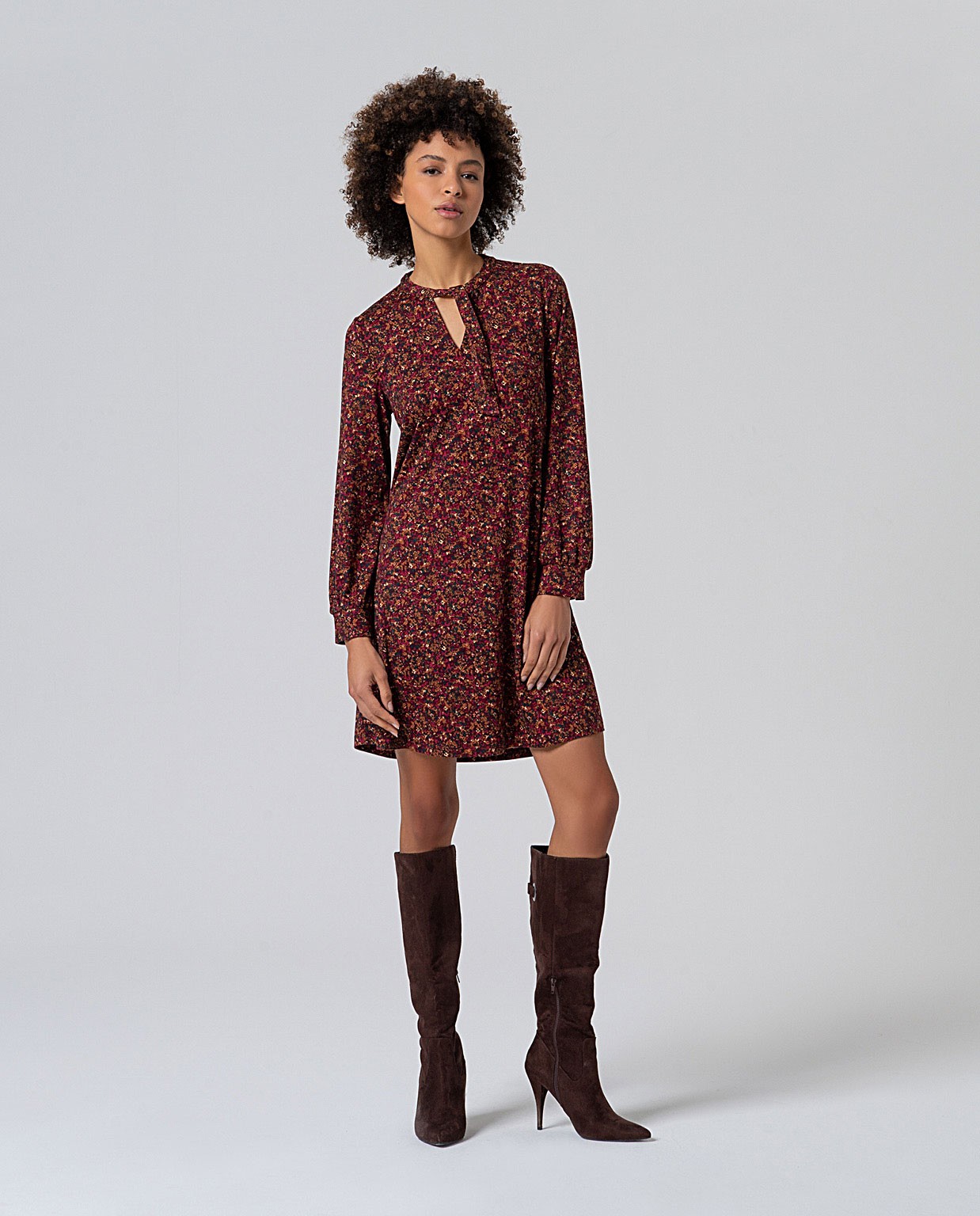 Vestido corto estampado con lazada Teja