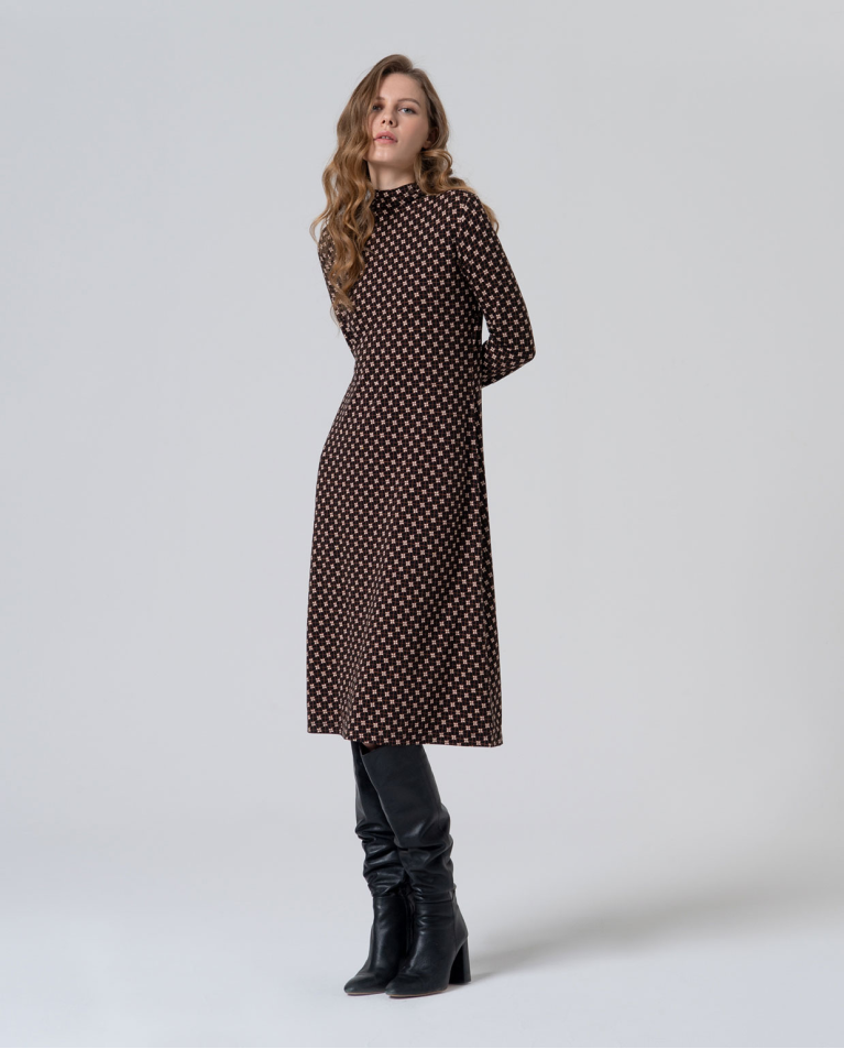 Vestido recto midi con cuello alto Negro