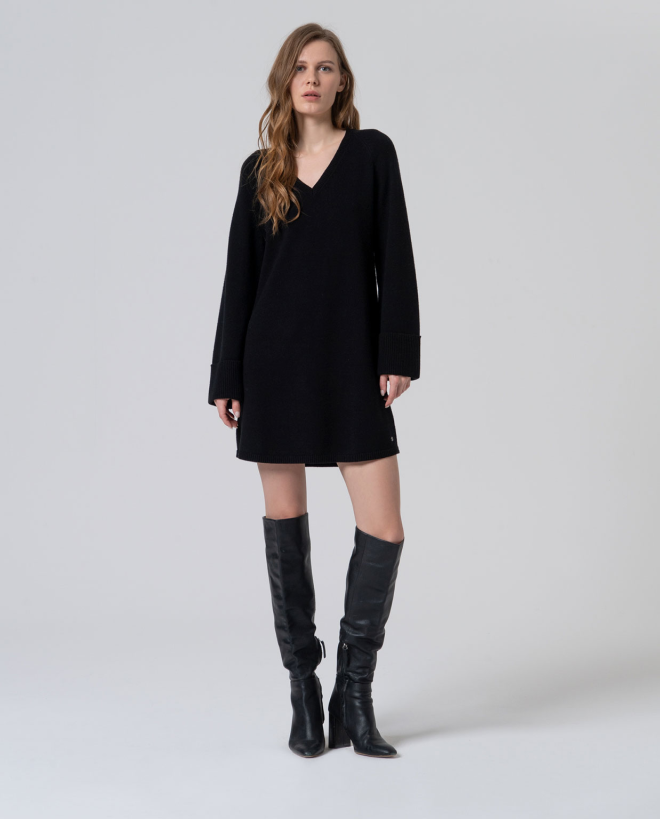 Vestido tricot oversize con escote pico Negro