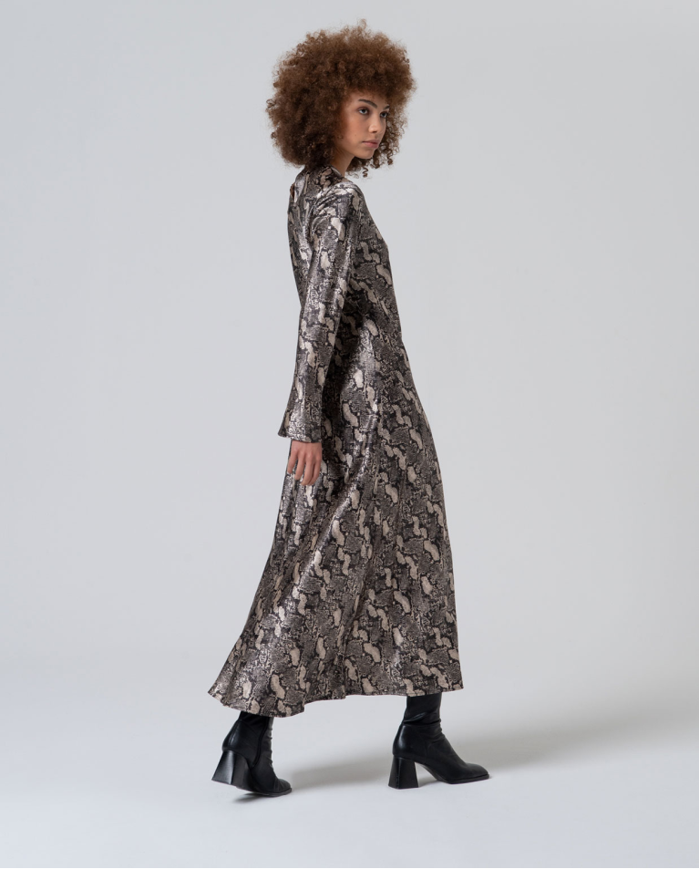 Vestido largo con estampado animal print Gris
