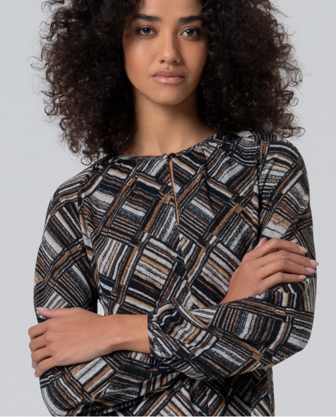 Camiseta geométrica con escote lágrima Negro