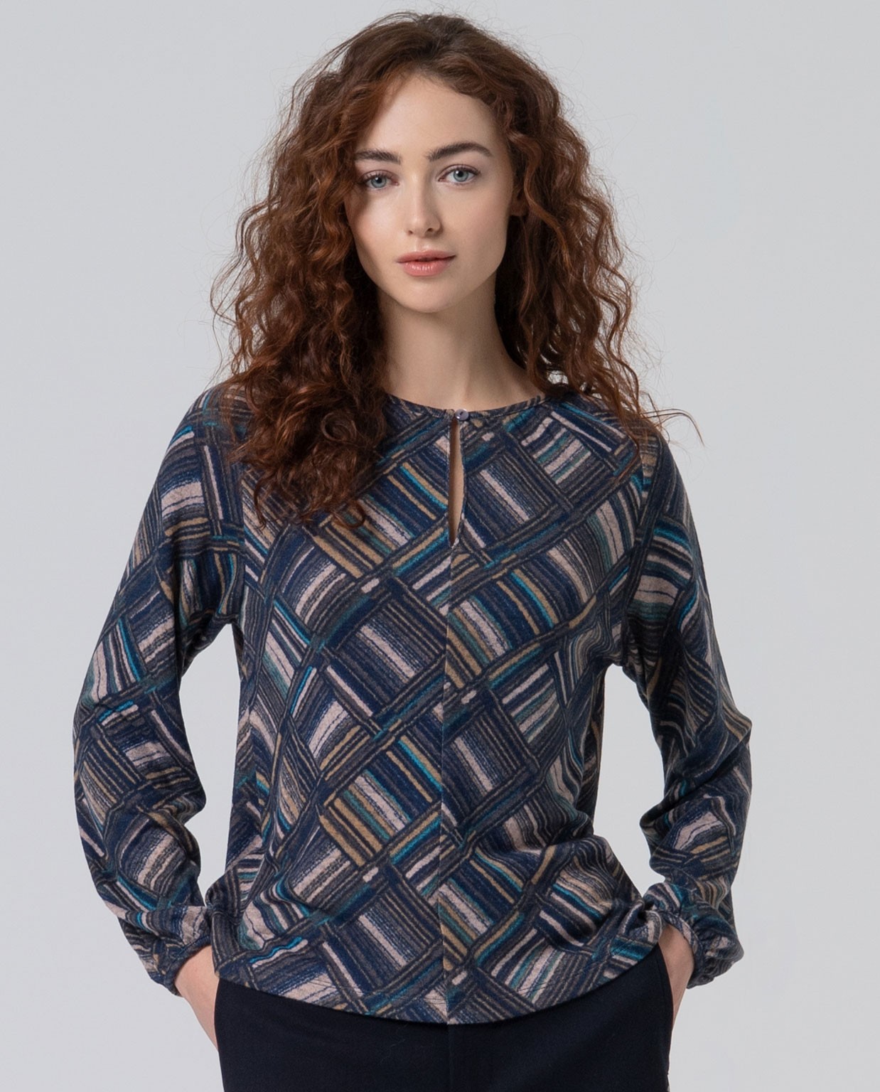Geometric tee with teardrop neckline Blue