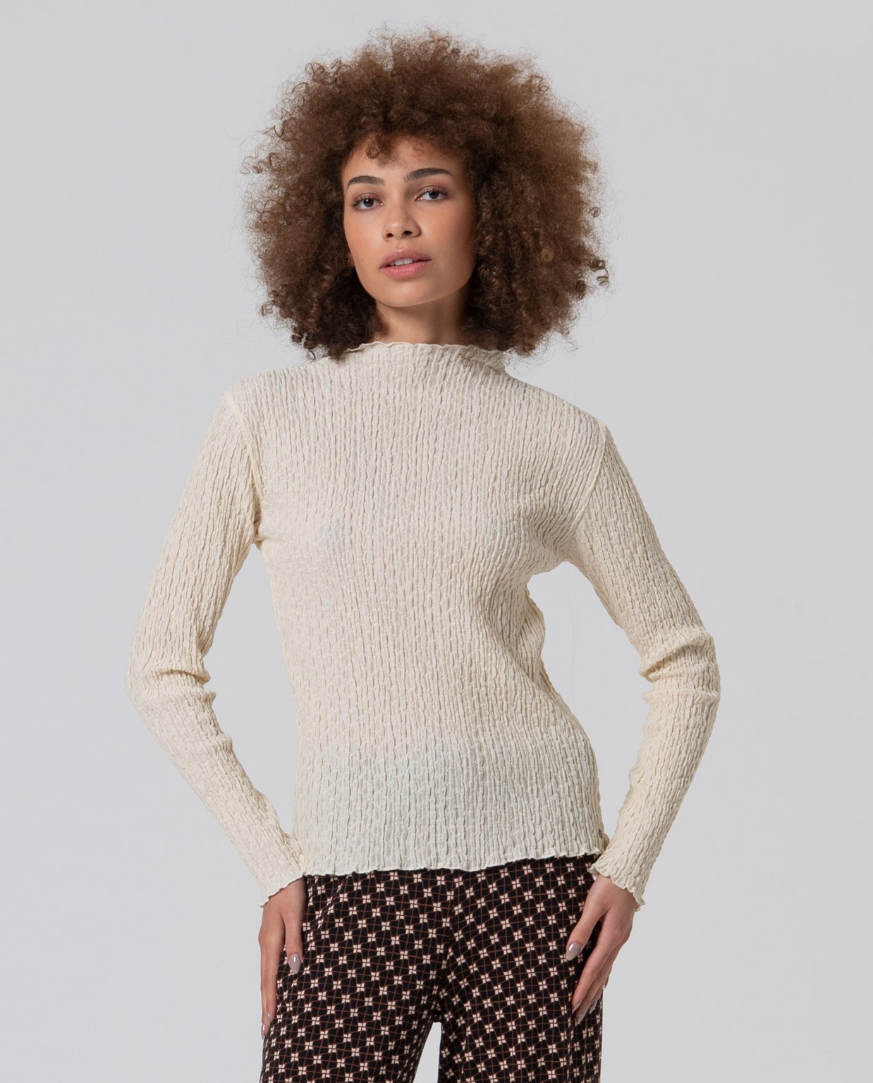 Camiseta de cuello alto con textura Beige
