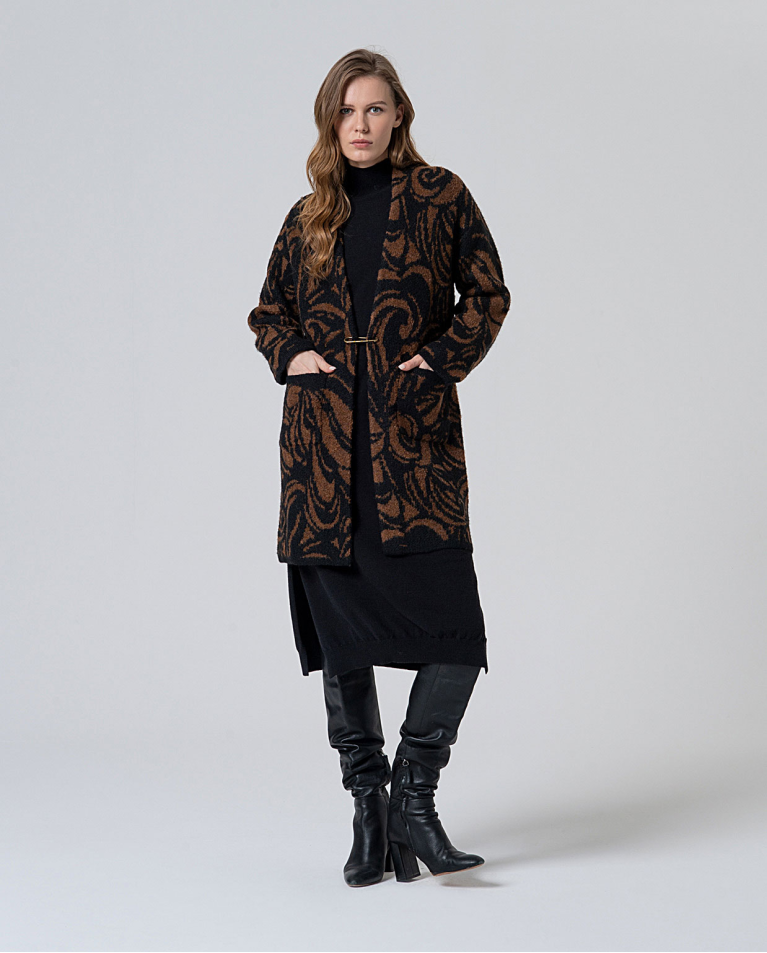 Abrigo jacquard con hebilla Marrón