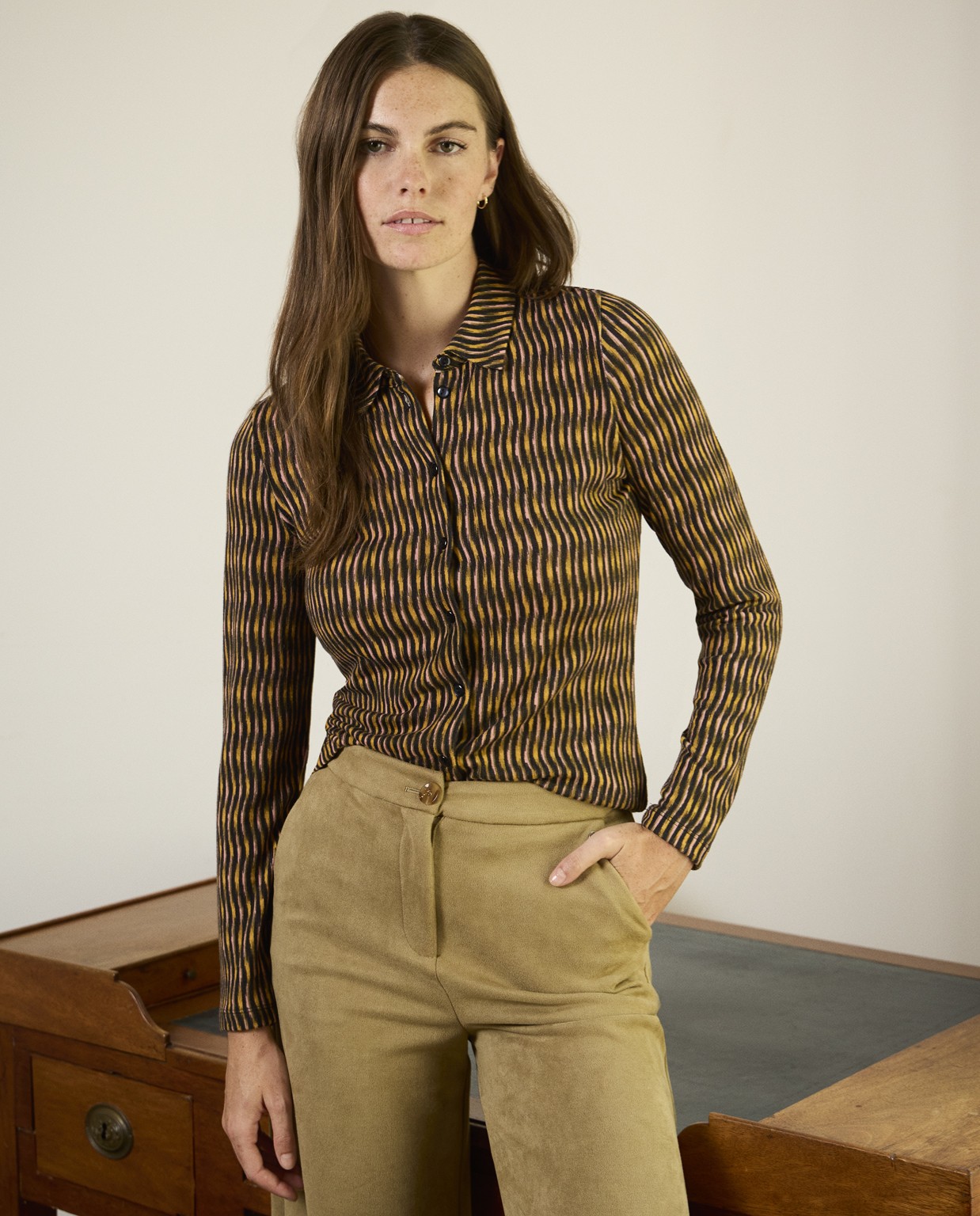 Camisa elástica con print de ondas Verde