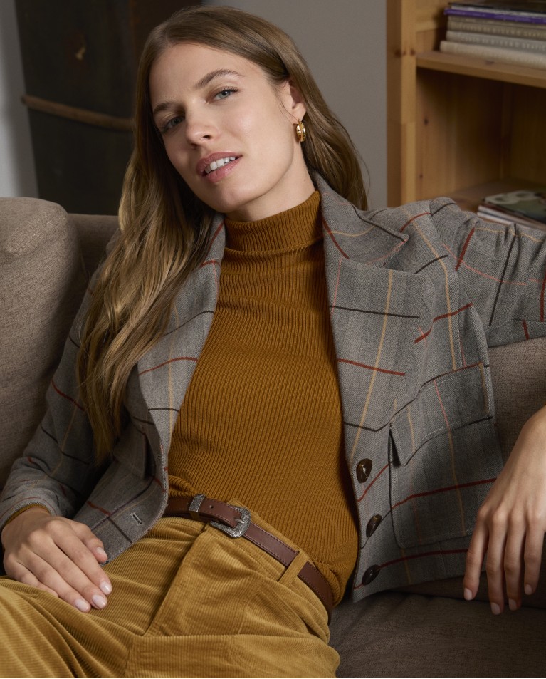 Blazer cropped de cuadros Camel