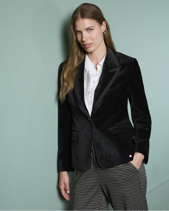 Blazer terciopelo con solapa pico Negro