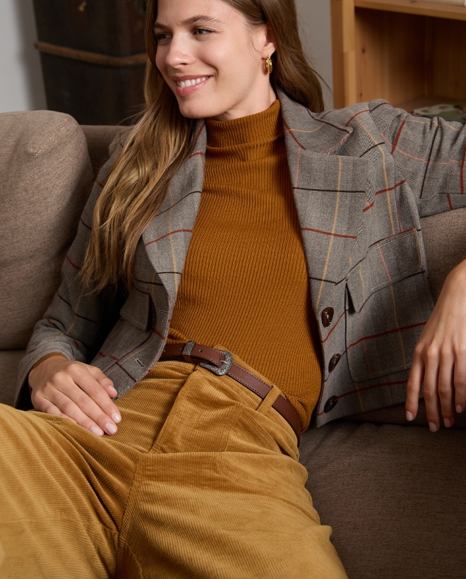 Jersey de canalé con cuello alto Ocre