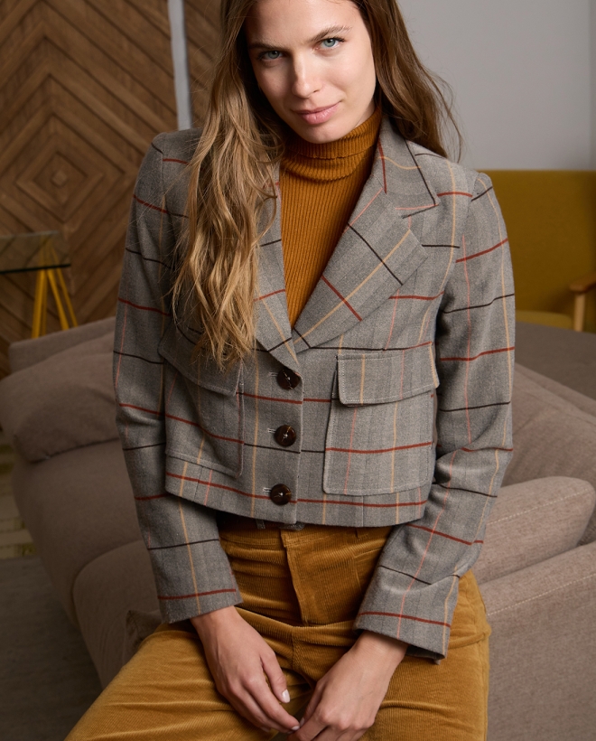 Blazer cropped de cuadros Camel