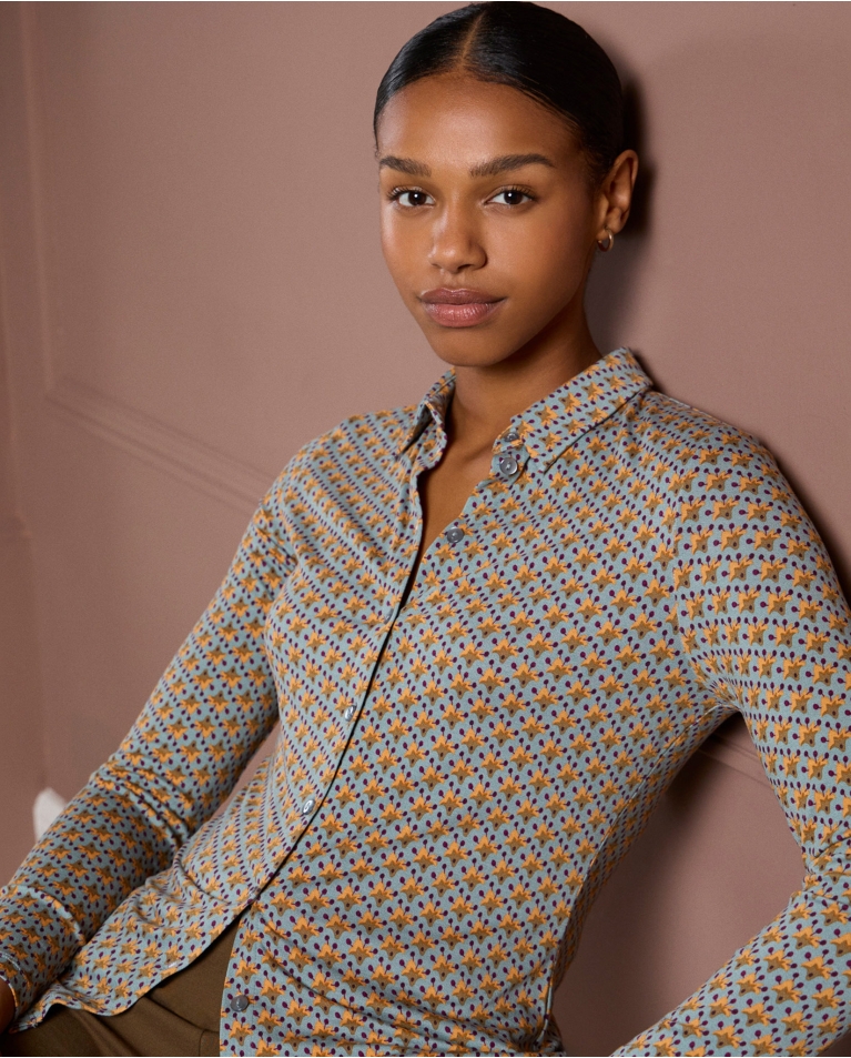 Camisa elástica con micro estampado vintage Azul